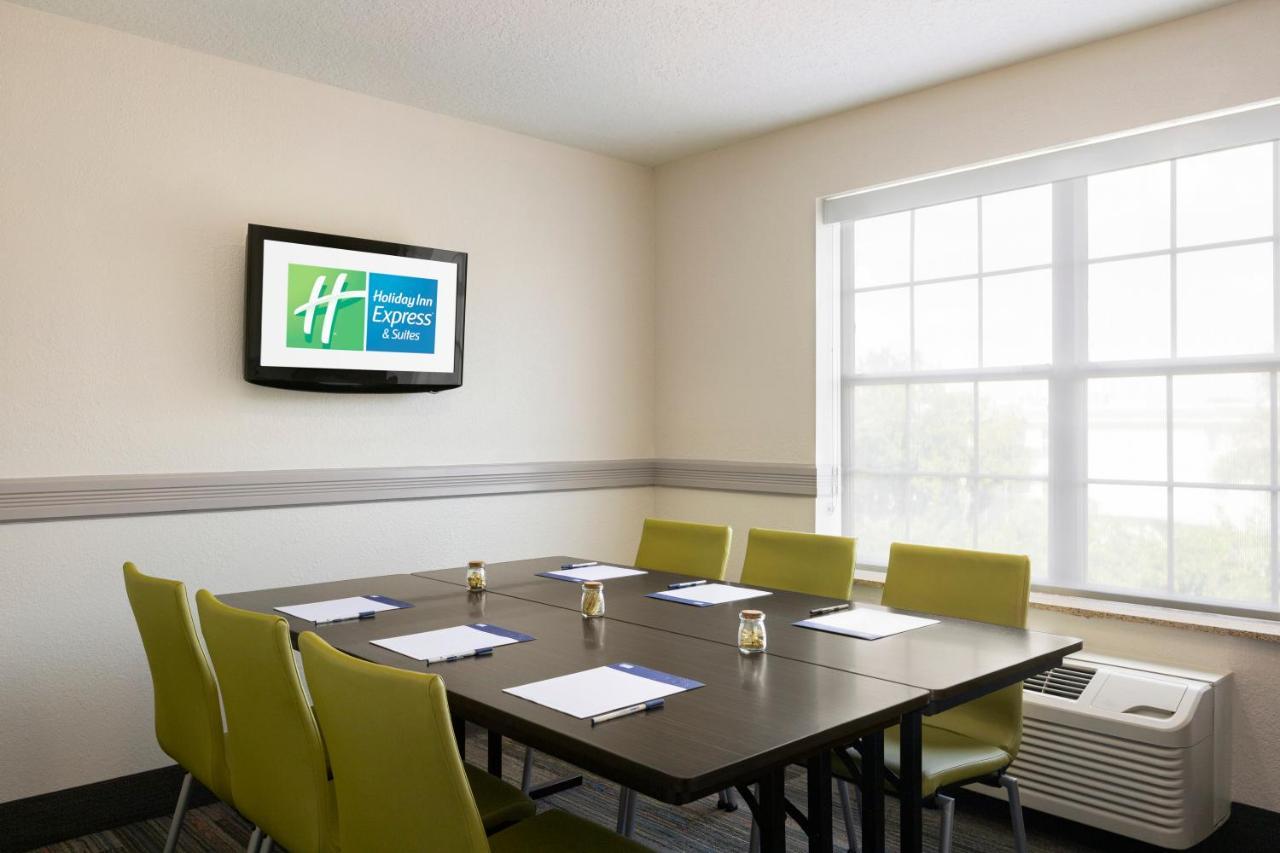 Holiday Inn Express & Suites Sarasota East By Ihg Vamo Exterior foto